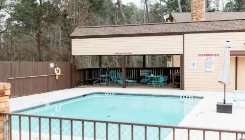 Rest Easy Retreat - 2BR Near SHSU - Pool - WiFi - Free Parking - Foto 5