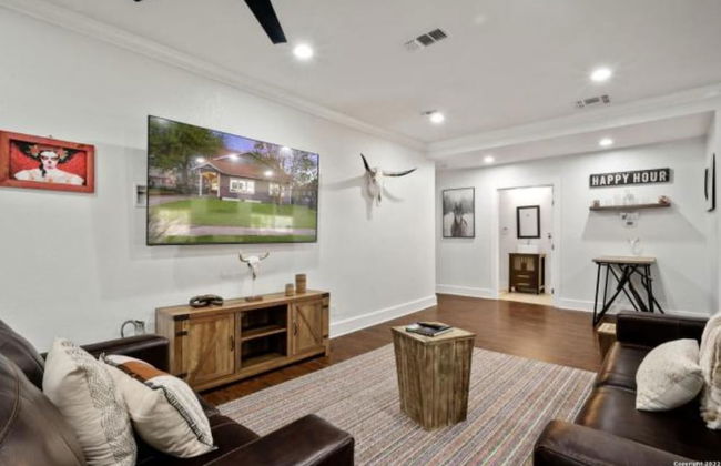 Experience Serenity in a 4BR 3BA Downtown Home - Foto 6