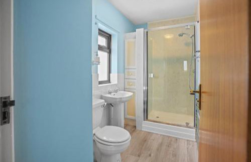 House - Sleeps 6 & Free parking - Foto 29