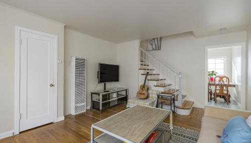 3 Bedroom 2 Bathroom House, Walkable to BART, Free Parking, Views - Foto 2