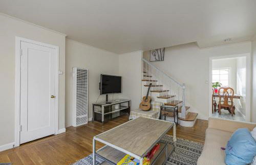 3 Bedroom 2 Bathroom House, Walkable to BART, Free Parking, Views - Foto 2