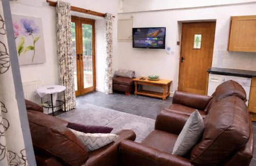 Romeo Cottage - Sleeps 4 - Open Plan Barn - Private Hot Tub & Garden - Foto 19