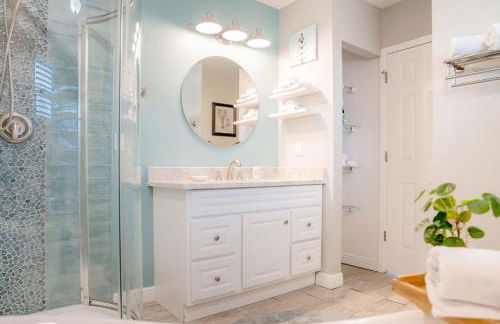 Cozy Coastal Cottage Whole House Sleeps 10 - Foto 34