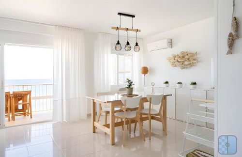 El Acuario - Primera línea y todas las ventanas dan al mar - Foto 18