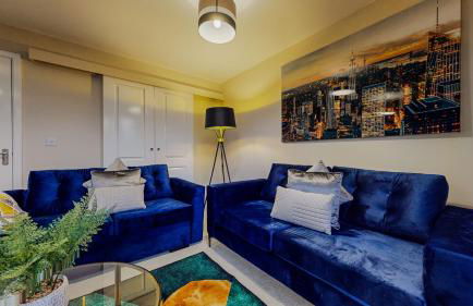 Spacious 4 Bedroom, 3 Bath House by Jesswood Properties Contractors, Business and Leisure with Free Parking and WIFI - Foto 1