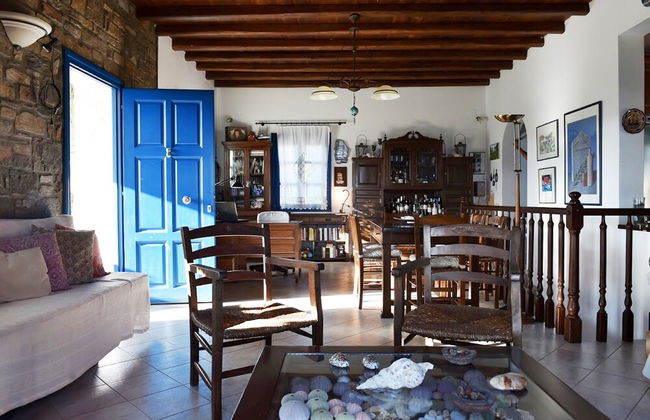 Sophia Villa Paros - Beachfront Villa at Lolantonis - Photo 33