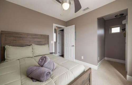 Central Location Gym Hot Tub Villa - Photo 27