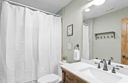 Spacious Waterfront Home on Lake Norman with Firepit Views and Dock Access - Foto 31