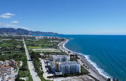 Private Beach Villa for 6 with Seaview, Pool & big Sun Terrace - Foto 45