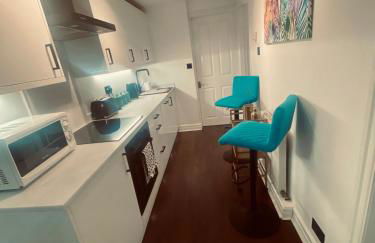 2 Bedroom - Garden Apartment, with parking - Foto 4