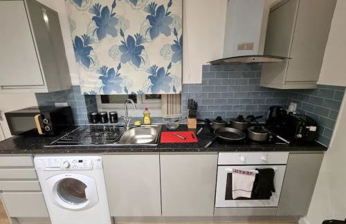 16A Ground floor setup for your most amazing relaxed stay Free Parking Free Fast WiFi - Foto 5