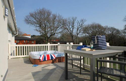 Honeysuckle Cottage with Hot Tub Park Facilities - Photo 17