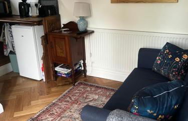 Tiny home in Grade 1 listed church garden - Photo 4