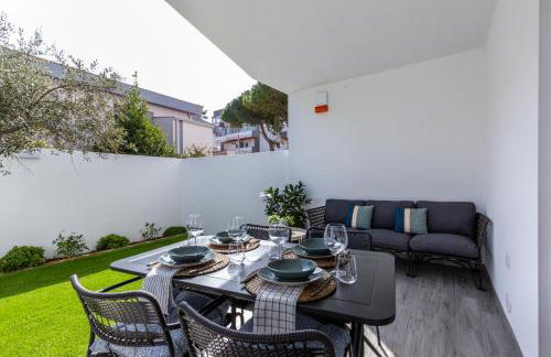 Colombo Palace - viale colombo 358 - Photo 6