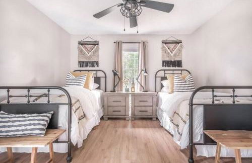 Stylish & Spacious Home Near ATL - Foto 11