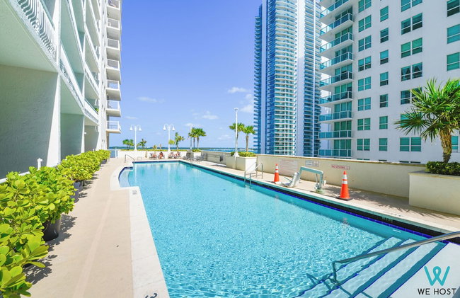Luxurious 3BR Condo with Pool in Brickell - Photo 1