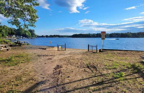 Lake Congamond Suffield House - Foto 7