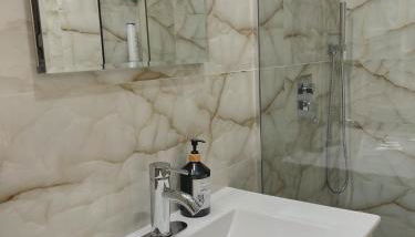 Beautiful Apartment shared with the Host in the Heart of Bushwick - Foto 3, Shower