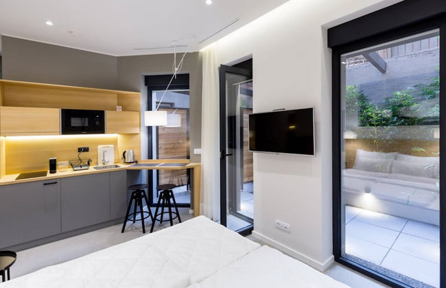 Teanna Lux Apartments - Photo 3