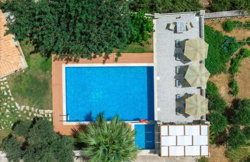 Saridakis Villa, Multi-Generational Escape & Pool, By ThinkVilla - Foto 4
