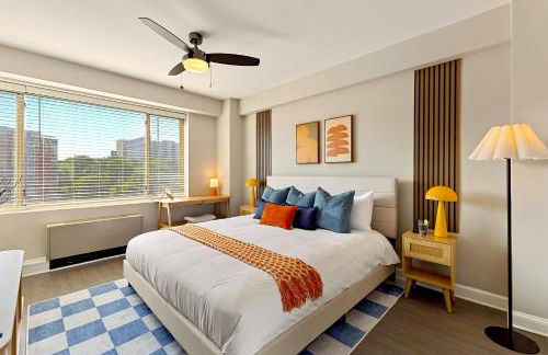 CASA Arlington Suite with Top-Tier Amenities & Parking - Foto 7