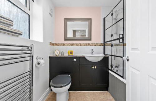 Near Warwick Hospital, Cozy Studio, Free Parking - Foto 9