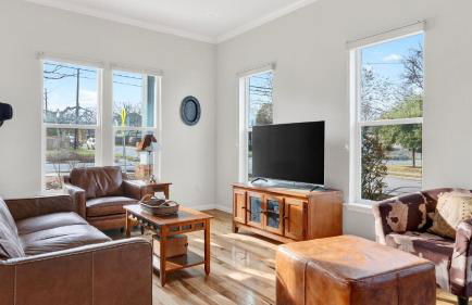 Chestnut Ember by AvantStay Indoor-Outdoor Living Firepit Balcony Near Downtown Austin Hotspots - Foto 7