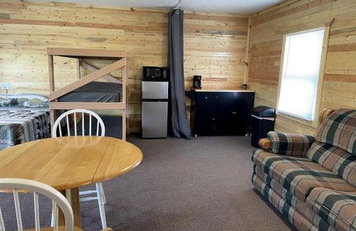 Wonderful Cabin that Sleeps 12 near the Cedar River in Letts, Iowa - Foto 6