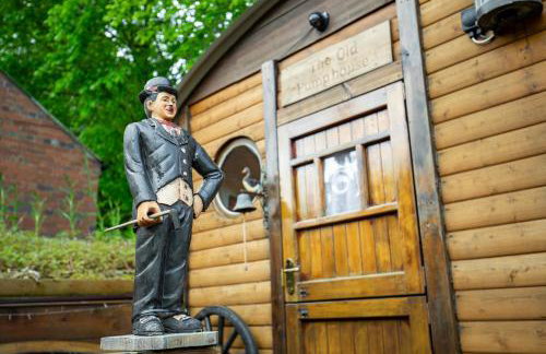 The Old Pumphouse Shepherds Hut with Hot Tub - Photo 19