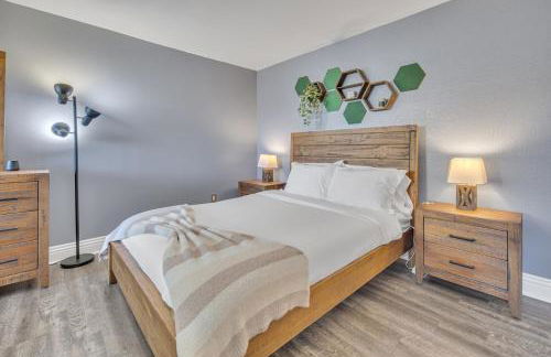 Point Loma 2BR Townhome w Parking in Prime Location - Foto 31