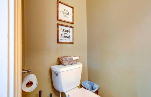 Lakefront Sparta Retreat with Dock and Game Room - Foto 29