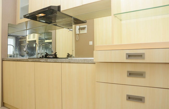 Comfort And Strategic Studio At The Nest Puri Apartment By Travelio - Foto 5