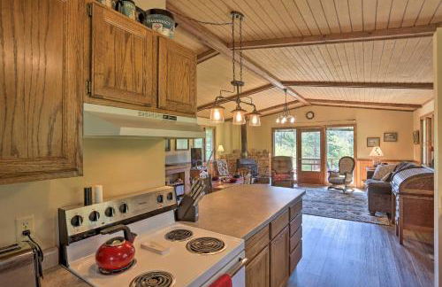 Creekside Rapid City Cabin with Deck on 30 Acres! - Foto 10