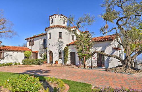 The Castle Hacienda Heights Home with Patio and Pool - Foto 28