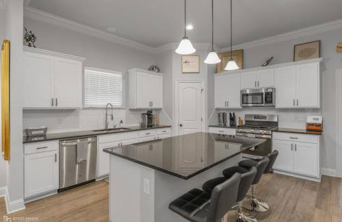 Modern Regional Art Gallery Home - Spacious & New! Tv in each room - Foto 16