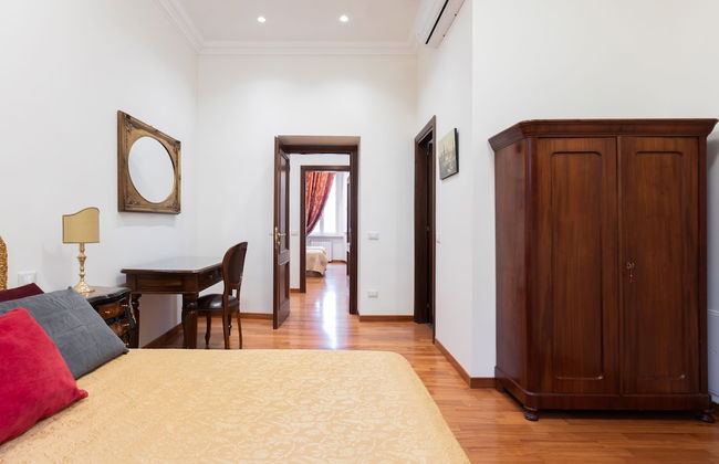 Elegant Salandra Suite - Photo 14