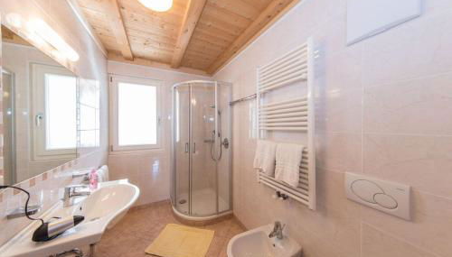 Eguia - Photo 3, Shower