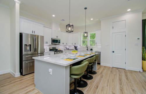 3bd-Rooftop Movie Theater-BBQ-Retro Music Theme-Downtown 8mins - Photo 22