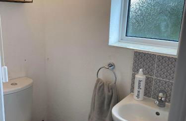 Spacious & modern 3 bed house - Foto 10