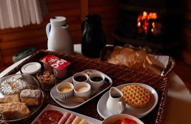 Romantic Getaway with Jacuzzi and Breakfast in Rancho Queimado - Photo 13