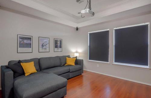 Pearl White Dream Home With Private Pool & Theatre - Foto 27