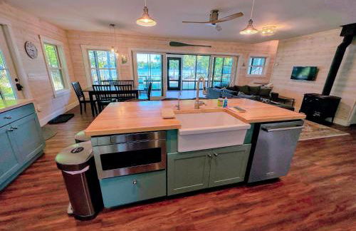 91WR Lake vibes and views at this waterfront home in the the White Mountains! Rest, relax, explore! - Foto 13
