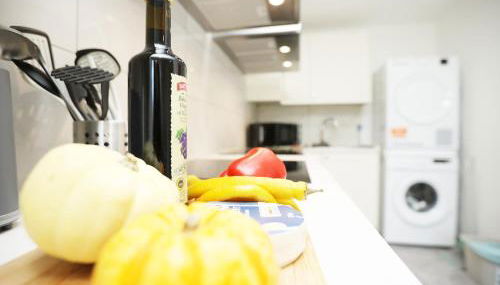 Gloucester Rd By N And N Stays, Newly Refurbed 6 Bed all ensuite house by N And N Stays Ltd, Perfect for contractors and Corporate stays, Close to YTL Arena Site, Pvt Parking for Vans and and work vehicles, Wifi - Foto 4