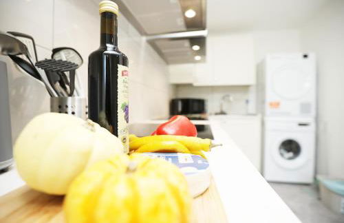 Gloucester Rd By N And N Stays, Newly Refurbed 6 Bed all ensuite house by N And N Stays Ltd, Perfect for contractors and Corporate stays, Close to YTL Arena Site, Pvt Parking for Vans and and work vehicles, Wifi - Foto 4