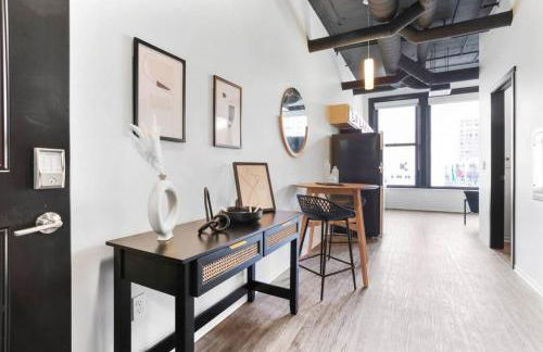 Spacious Modern Loft with Downtown Views and WiFi - Foto 10