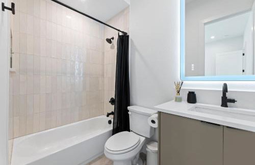 Luxury Getaway Near AT&T Stadium - 4BR Entire House-Hot Tub & Arcade - Foto 33