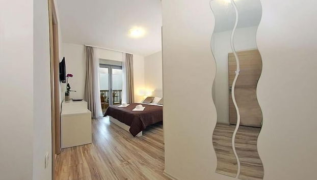 Pansion Simic - Foto 2, Entrada interior