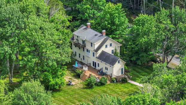 4 BDR w/ Private Hot Tub, Backyard and Deck! - Foto 2, Imagen principal