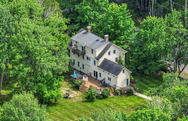 4 BDR w/ Private Hot Tub, Backyard and Deck! - Photo 1