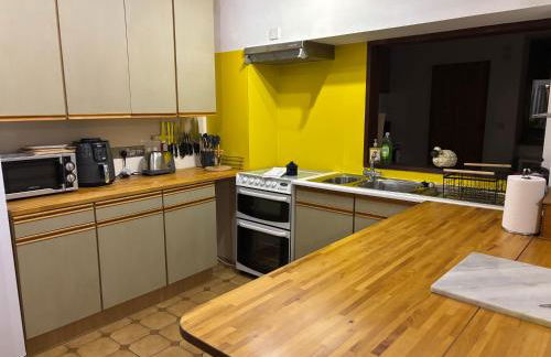 Tenby Victorian Villa with parking, pets allowed - Photo 34